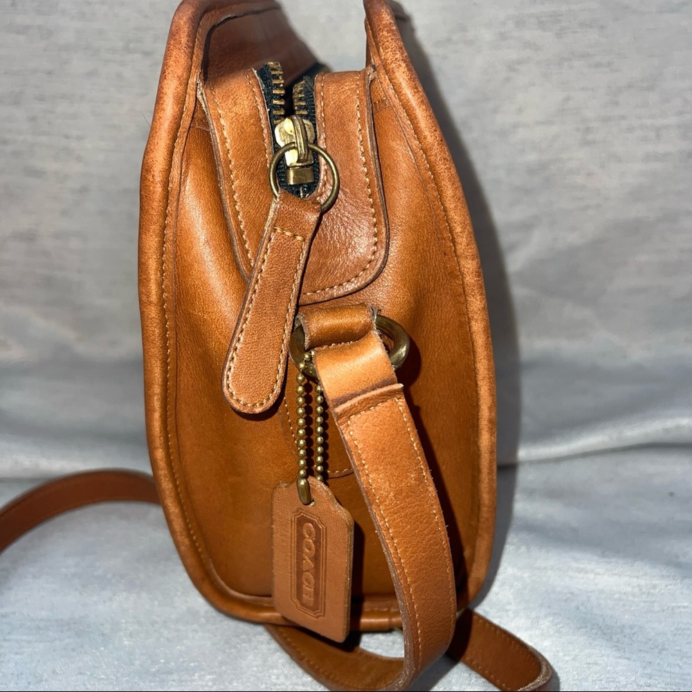 Vintage Coach 327 Crossbody Brown Leather Adjustable Strap Brass Hardware Rare - Picture 4 of 10